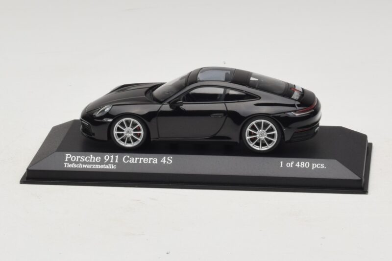 Porsche 911 992 Carrera 4S Musta Metallic Minichamps 1:43 410069320 Metalli