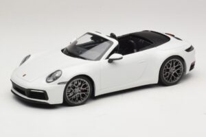 Porsche 911 992 Carrera 4S Avoauto Valkoinen Minichamps 1:18 155067330 Metalli