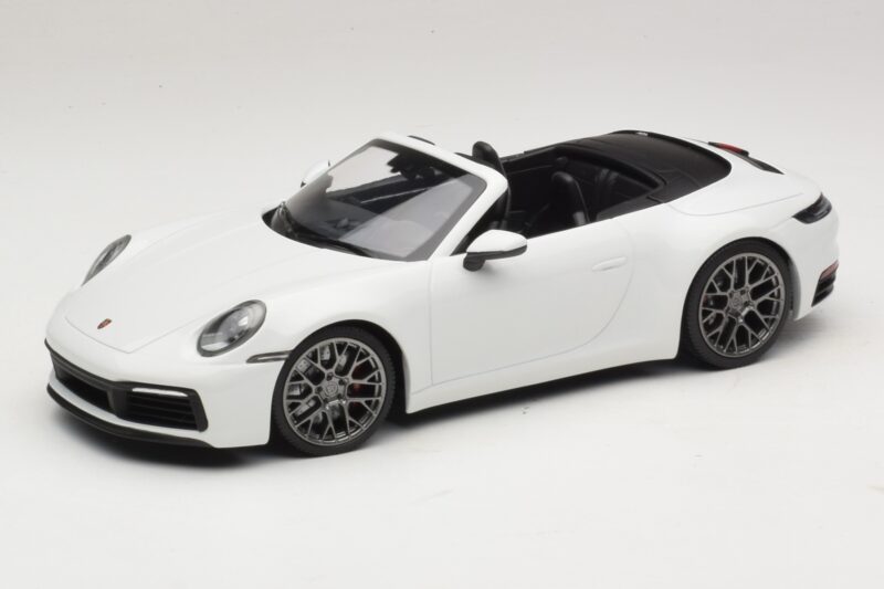Porsche 911 992 Carrera 4S Avoauto Valkoinen Minichamps 1:18 155067330 Metalli
