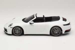Porsche 911 992 Carrera 4S Avoauto Valkoinen Minichamps 1:18 155067330 Metalli — kuva 3 / 6