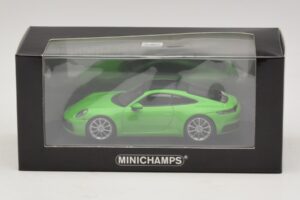 Porsche 911 992 Carrera 4S Vihreä Minichamps 1:43 410069322 Metalli — kuva 5 / 5