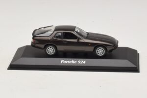 Porsche 924 Ruskea Metallic Maxichamps 1:43 940062121 Metalli