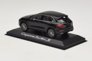 Porsche Cayenne 958 Turbo S Musta Minichamps 1:43 WAP0200220E Metalli — kuva 3 / 5