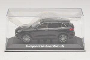 Porsche Cayenne 958 Turbo S Musta Minichamps 1:43 WAP0200220E Metalli — kuva 4 / 5