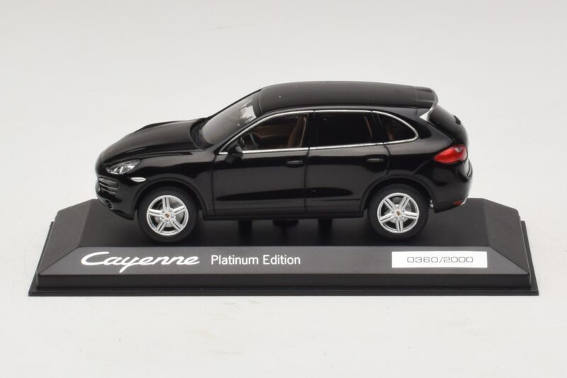 Porsche Cayenne 9PA Platina Edition Musta Minichamps 1:43 WAP0200160E Metalli