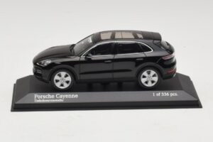 Porsche Cayenne Musta Metallic Minichamps 1:43 410066301 Metalli