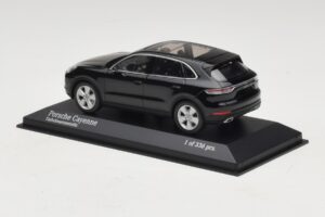 Porsche Cayenne Musta Metallic Minichamps 1:43 410066301 Metalli — kuva 3 / 5