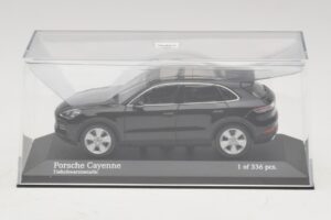Porsche Cayenne Musta Metallic Minichamps 1:43 410066301 Metalli — kuva 4 / 5