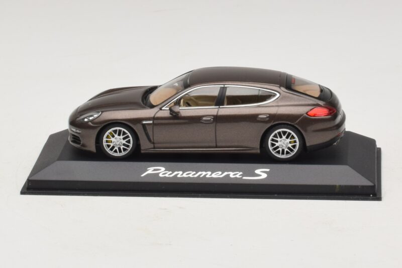 Porsche Panamera 970 S Ruskea Metallinen Minichamps 1:43 Porsche Panamera 970 S Ruskea Metallinen Minichamps 1:43 WAP0203400E Metalli