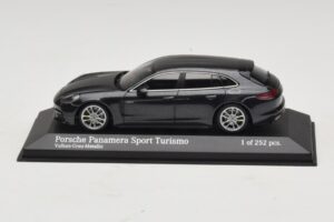 Porsche Panamera 971 4 E-Hybrid Sport Turismo Harmaa Minichamps 1:43 410066112 Metalli
