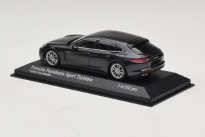 Porsche Panamera 971 4 E-Hybrid Sport Turismo Harmaa Minichamps 1:43 410066112 Metalli — kuva 3 / 5
