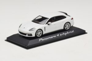 Porsche Panamera 971 4 E-Hybrid Valkoinen Minichamps 1:43 WAP0207620H Metalli — kuva 2 / 5