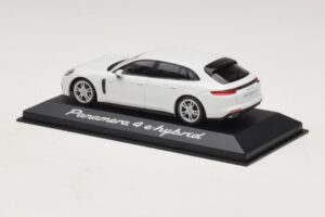 Porsche Panamera 971 4 E-Hybrid Valkoinen Minichamps 1:43 WAP0207620H Metalli — kuva 3 / 5