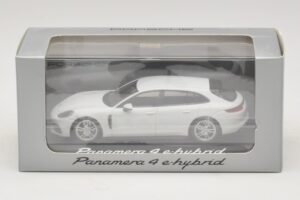 Porsche Panamera 971 4 E-Hybrid Valkoinen Minichamps 1:43 WAP0207620H Metalli — kuva 5 / 5