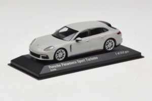 Porsche Panamera 971 Sport Turismo 4E-Hybrid Harmaa Minichamps 1:43 410066114 Metalli — kuva 2 / 5