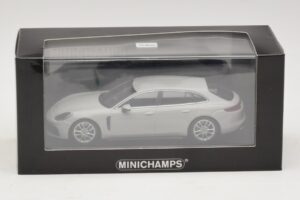 Porsche Panamera 971 Sport Turismo 4E-Hybrid Harmaa Minichamps 1:43 410066114 Metalli — kuva 5 / 5