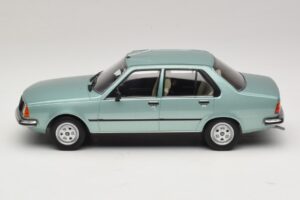 Renault 18 Vaaleanvihreä MCG 1:18 MCG18596 Metalli — kuva 3 / 6