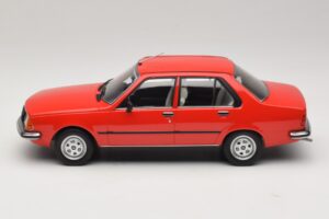 Renault 18 Punainen MCG 1:18 MCG18595 Metalli — kuva 3 / 6