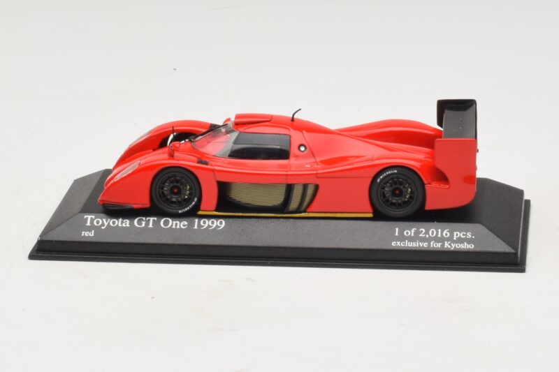Toyota GT-One TS020 Street Punainen Minichamps 1:43 433991603 Metalli