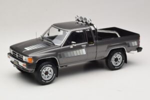 Toyota Hilux N50 Xtra Cab 4x4 Harmaa Metallinen KK-Scale 1:18 KKDC181563 Metalli