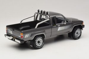 Toyota Hilux N50 Xtra Cab 4x4 Harmaa Metallinen KK-Scale 1:18 KKDC181563 Metalli — kuva 2 / 6