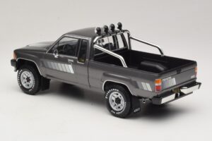 Toyota Hilux N50 Xtra Cab 4x4 Harmaa Metallinen KK-Scale 1:18 KKDC181563 Metalli — kuva 5 / 6