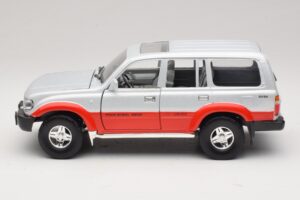 Toyota Land Cruiser J80 Hopea Punainen Road Legends 1:18 92098 Metalli — kuva 4 / 8