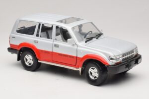 Toyota Land Cruiser J80 Hopea Punainen Road Legends 1:18 92098 Metalli — kuva 6 / 8