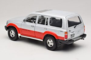 Toyota Land Cruiser J80 Hopea Punainen Road Legends 1:18 92098 Metalli — kuva 7 / 8