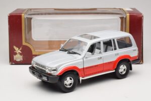 Toyota Land Cruiser J80 Hopea Punainen Road Legends 1:18 92098 Metalli — kuva 8 / 8