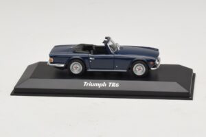 Triumph TR6 Tummansininen Maxichamps 1:43 940132570 Metalli
