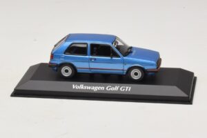 Volkswagen Golf GTI Mk2 Sininen Metallic Maxichamps 1:43 Volkswagen Golf GTI Mk2 Sininen Metallic Maxichamps 1:43 940054120 Metalli