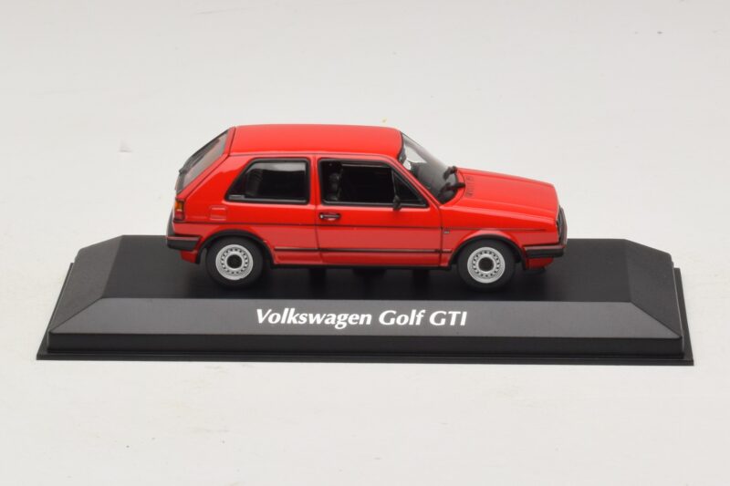 Volkswagen Golf GTI Mk2 Punainen Maxichamps 1:43 940054121 Metalli