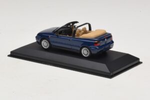 Volkswagen Golf Mk4 Avoauto Sininen Jälleenmyyjäedition Minichamps 1:43 GOLF005 Metalli — kuva 3 / 5