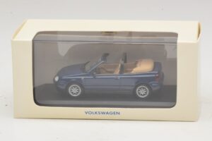 Volkswagen Golf Mk4 Avoauto Sininen Jälleenmyyjäedition Minichamps 1:43 GOLF005 Metalli — kuva 5 / 5