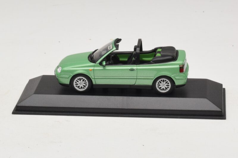 Volkswagen Golf Mk4 Avoauto Vihreä Metallic Minichamps 1:43 430058335 Metalli