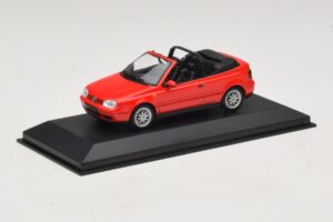 Volkswagen Golf Mk4 Avoauto Punainen Jälleenmyyjäedition Minichamps 1:43 GOLF006 Metalli — kuva 2 / 5