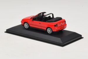 Volkswagen Golf Mk4 Avoauto Punainen Jälleenmyyjäedition Minichamps 1:43 GOLF006 Metalli — kuva 3 / 5