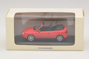 Volkswagen Golf Mk4 Avoauto Punainen Jälleenmyyjäedition Minichamps 1:43 GOLF006 Metalli — kuva 5 / 5