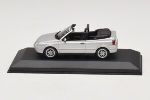 Volkswagen Golf Mk4 Avoauto Hopea Jälleenmyyjäedition Minichamps 1:43 Volkswagen Golf Mk4 Avoauto Hopea Jälleenmyyjäedition Minichamps 1:43 GOLF004 Metalli