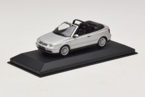 Volkswagen Golf Mk4 Avoauto Hopea Jälleenmyyjäedition Minichamps 1:43 GOLF004 Metalli — kuva 2 / 5