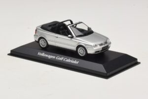 Volkswagen Golf Mk4 Avoauto Hopea Maxichamps 1:43 940058331 Metalli — kuva 3 / 5