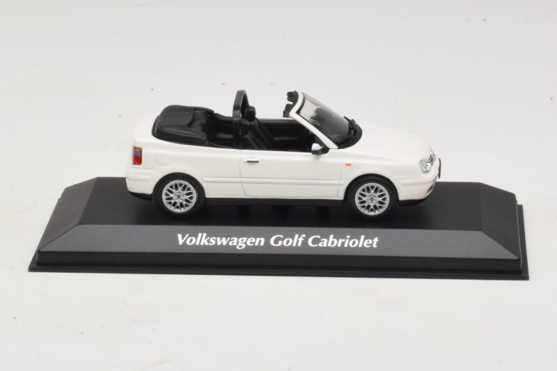Volkswagen Golf Mk4 Avoauto Valkoinen Maxichamps 1:43 940058330 Metalli