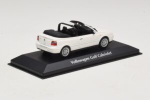 Volkswagen Golf Mk4 Avoauto Valkoinen Maxichamps 1:43 940058330 Metalli — kuva 2 / 5