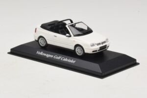 Volkswagen Golf Mk4 Avoauto Valkoinen Maxichamps 1:43 940058330 Metalli — kuva 3 / 5