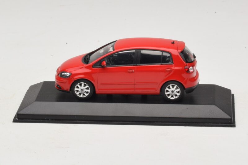 Volkswagen Golf Plus Mk5 Tornado Red Korvaava Pakkaus Minichamps 1:43 821911110-R1 Metalli