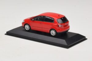 Volkswagen Golf Plus Mk5 Tornado Red Korvaava Pakkaus Minichamps 1:43 821911110-R1 Metalli — kuva 3 / 5