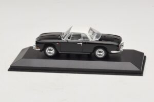 Volkswagen Karmann Ghia Musta valkoisella katolla Minichamps 1:43 Volkswagen Karmann Ghia Musta valkoisella katolla Minichamps 1:43 430050224 Metalli
