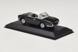 Volkswagen Karmann Ghia Musta valkoisella katolla Minichamps 1:43 430050224 Metalli — kuva 3 / 5