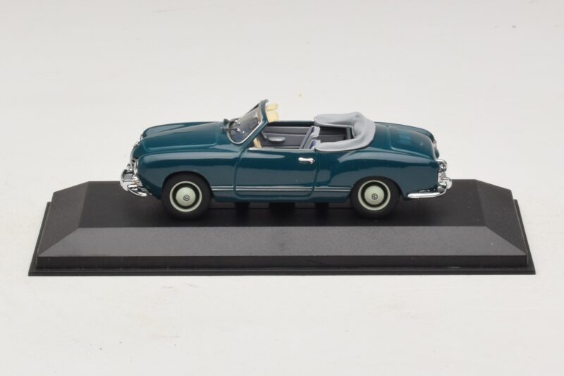Volkswagen Karmann Ghia Avoauto Tummansininen Minichamps 1:43 GHIA001 Metalli